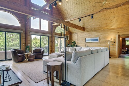 Elegant & Quiet Maine Escape w/ Sauna & Deck