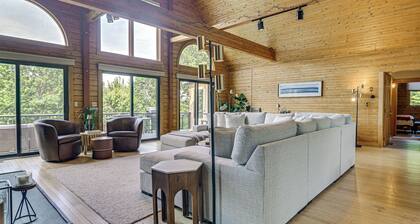 Elegant & Quiet Maine Escape w/ Sauna & Deck