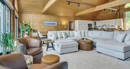 Elegant & Quiet Maine Escape w/ Sauna & Deck