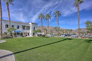 Exterior - Lavish 3 BR La Quinta Oasis < 2 Mi to Old Town (La Quinta)