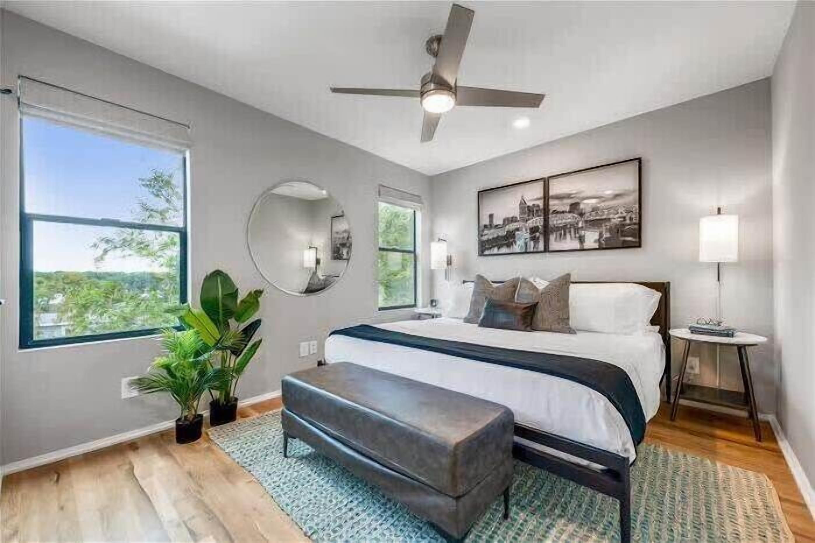 4 bedrooms, desk, iron/ironing board, travel crib