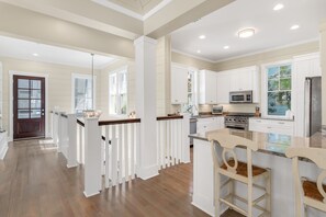 冷蔵庫、電子レンジ、コーヒー / ティーメーカー、トースター