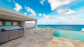 Pool - ☀️ Infinity by IRE Vacations - Luxury Oceanfront Penthouse with Rooftop Pool (Beacon Hill)