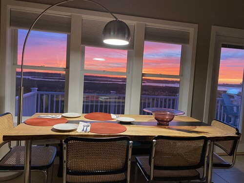 A wonderful retreat in this unique bayside village!