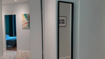 4 slaapkamers, een strijkplank/strijkijzer, gratis wifi, beddengoed