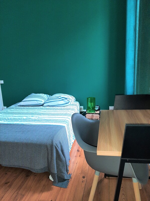 4 chambres, fer et planche à repasser, accès au Wi-Fi (inclus)