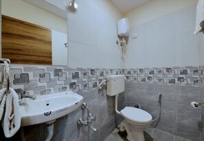 Classic Room | Bathroom