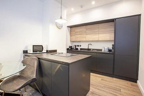 Fabulous 1 Bedroom Apartment in Bolton