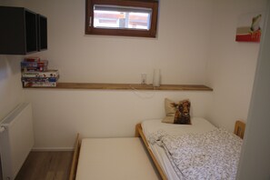 2 slaapkamers, reisbedje, gratis wifi, beddengoed
