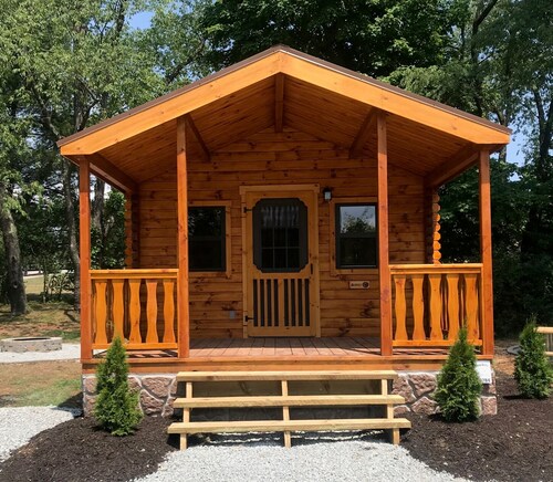 Cozy Log Cabin #3. Minutes from Seven Springs and Hidden Valley!