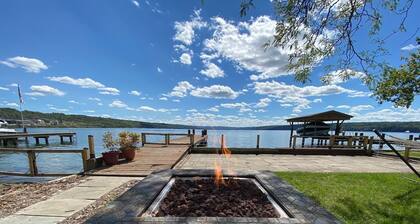 Lake Living w/ Salt Water Hot Tub