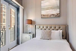 1 bedroom, desk, iron/ironing board, WiFi - Bay Village, Walk Everywhere Sleeps 3 (Boston)