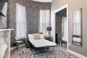 1 bedroom, desk, iron/ironing board, WiFi - Bay Village, Walk Everywhere Sleeps 3 (Boston)