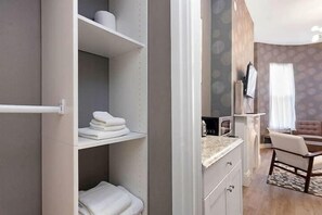 Interior - Bay Village, Walk Everywhere Sleeps 3 (Boston)