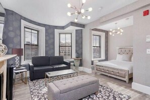 TV, offices - Bay Village, Walk Everywhere Sleeps 3 (Boston)