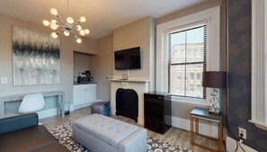 TV, offices - Bay Village, Walk Everywhere Sleeps 3 (Boston)