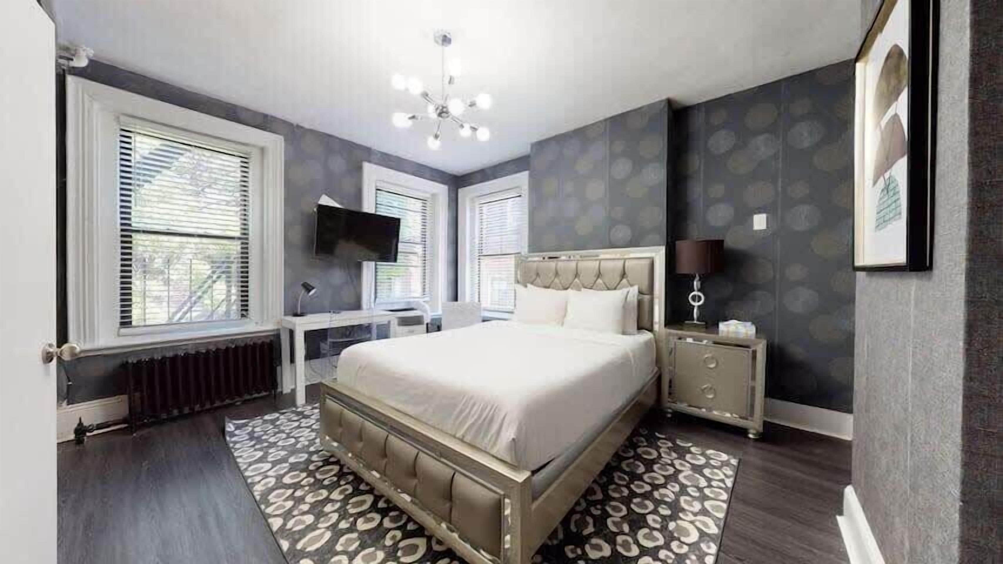1 bedroom, desk, iron/ironing board, WiFi