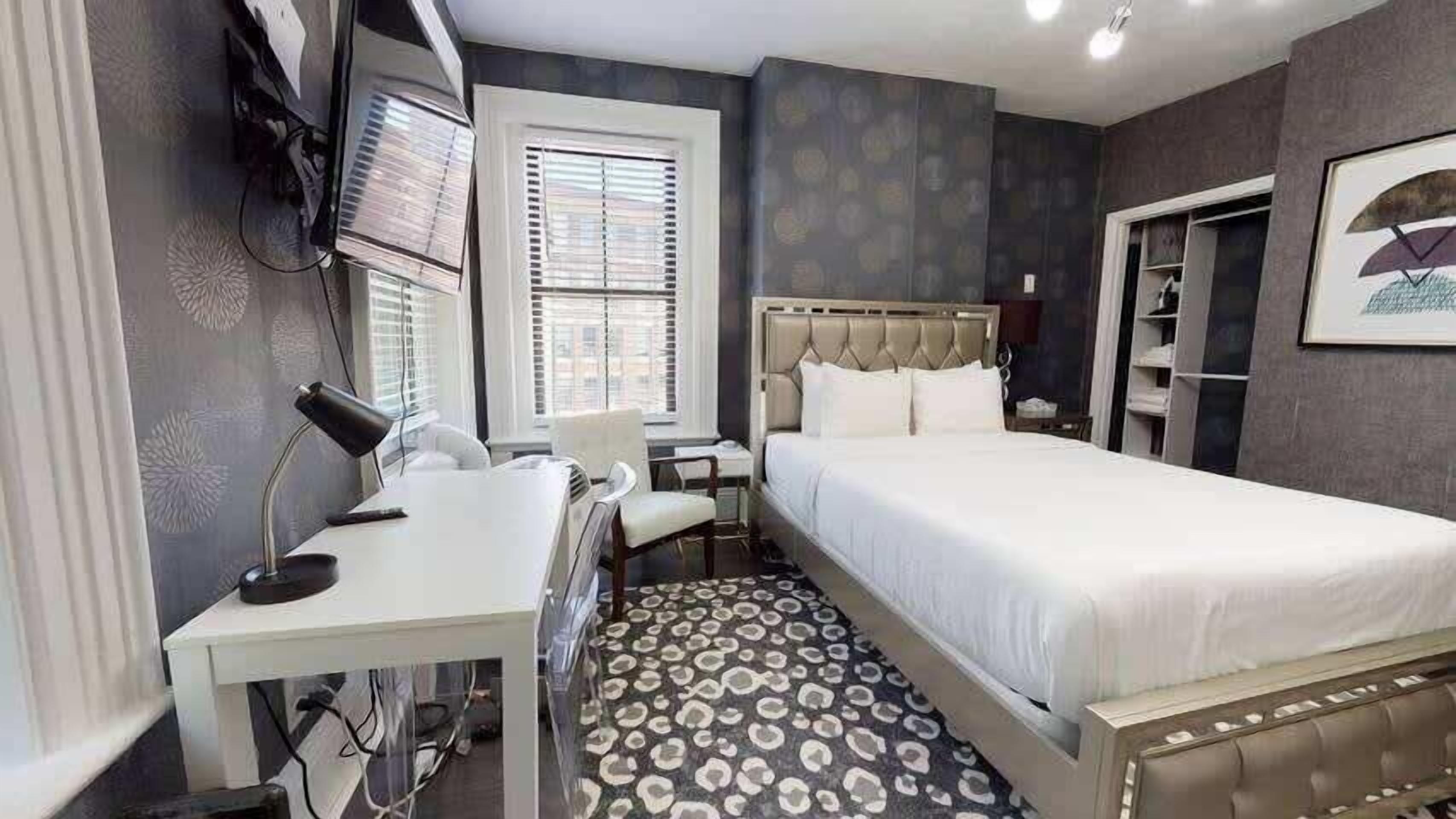 1 bedroom, desk, iron/ironing board, WiFi