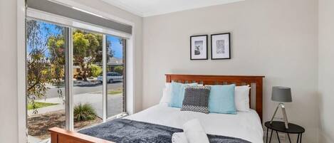 5 bedrooms, desk, iron/ironing board, travel crib