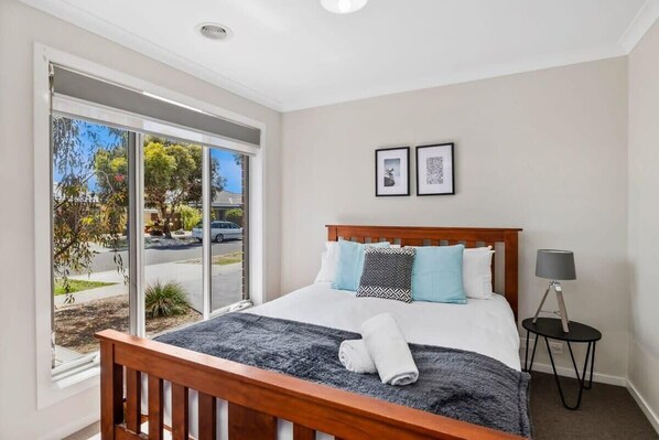5 bedrooms, desk, iron/ironing board, travel cot
