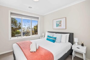 5 bedrooms, desk, iron/ironing board, travel crib