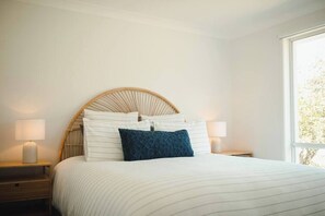 3 bedrooms, iron/ironing board, WiFi, bed sheets - Seagrass 🏖 (Culburra Beach)