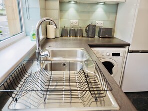 City House | Private kitchen | Microwave, oven, dishwasher, toaster - SA Today Taunton Fibre Wi-Fi Netflix (Taunton)