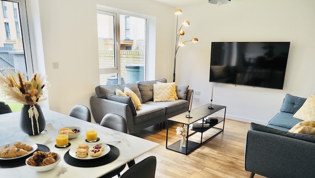 Dining - SA Today Taunton Fibre Wi-Fi Netflix (Taunton)