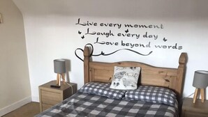 House, Multiple Beds | 5 bedrooms, iron/ironing board, free WiFi, bed sheets - Lovely 5-bed House in Laurencekirk (Laurencekirk)