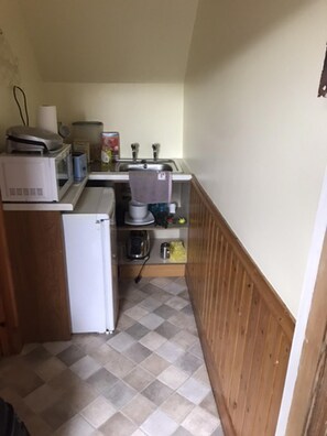 House, Multiple Beds | Private kitchen | Fridge, microwave, oven, stovetop