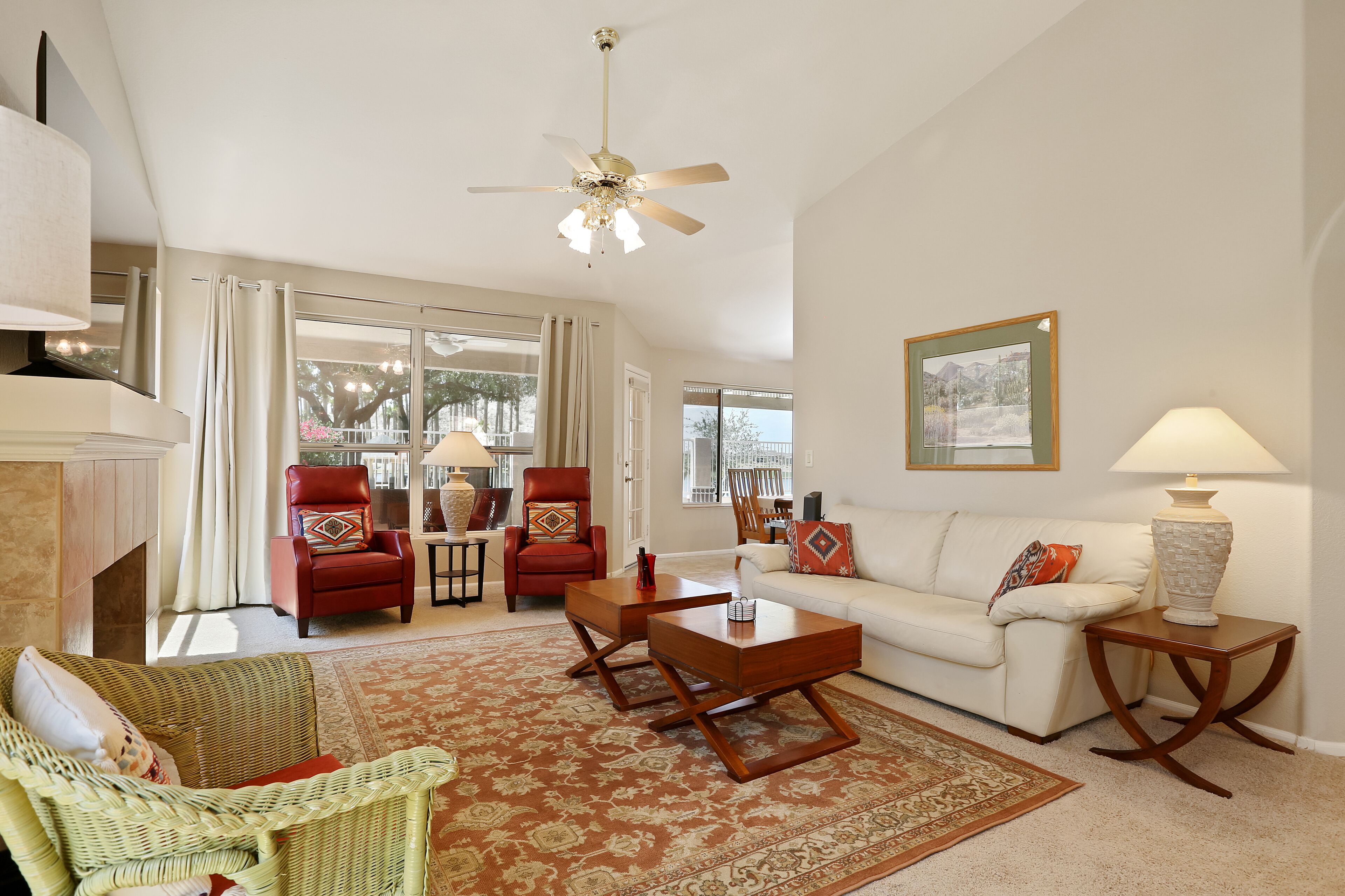 Lake house, steps away from park, tennis, and walking path