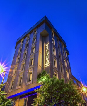 Front of property - evening/night - Valente Suites & Hotel (Istanbul)