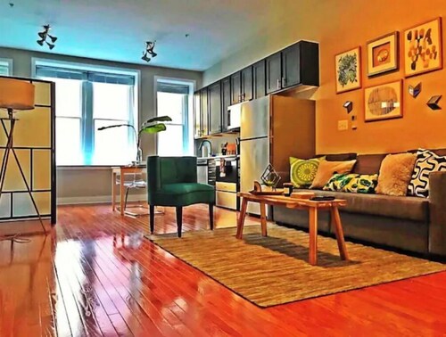 Chic Downtown Studio! 4 Min Walk to Waterfront!