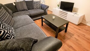 Apartment, 1 Queen Bed | Living room - Immaculate 1-bed Apartment in London (London)