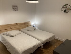3 bedrooms, iron/ironing board, travel crib, free WiFi