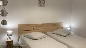 3 slaapkamers, een strijkplank/strijkijzer, reisbedje, gratis wifi