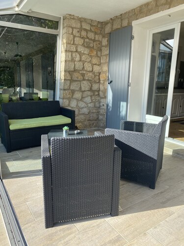 GROUND FLOOR VILLA WITH SWIMMING POOL FREE PARK AND PETANQUE COURT