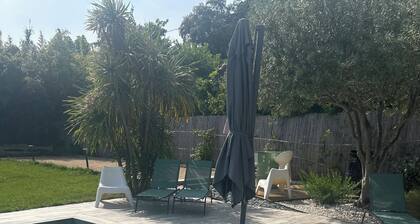 GROUND FLOOR VILLA WITH SWIMMING POOL FREE PARK AND PETANQUE COURT