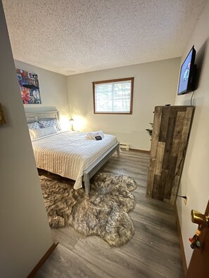 3 bedrooms, iron/ironing board, free WiFi, bed sheets