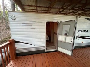 Property grounds - Luxury camping in Coosawatee River Resort (Ellijay)