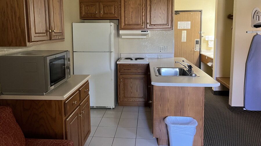 Express Inn & Suites