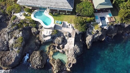 Seaside Jamaican Villa - 5 Bedrooms