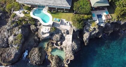 Seaside Jamaican Villa - 5 Bedrooms