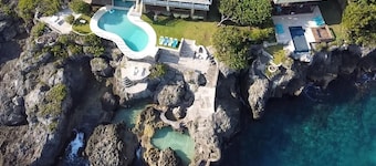 Seaside Jamaican Villa - 5 Bedrooms