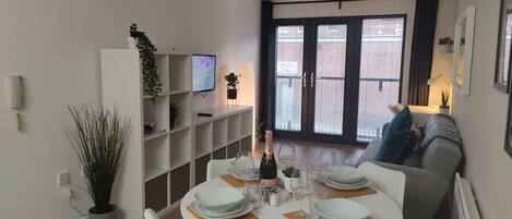 Apartment | Private kitchen | Fridge, oven, stovetop, electric kettle