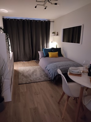 Apartment | 1 Schlafzimmer, Bügeleisen/Bügelbrett, kostenloses WLAN, Bettwäsche