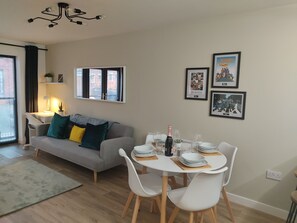 Appartement | Salle de séjour | Téléviseur de 30 po avec télévision par câble