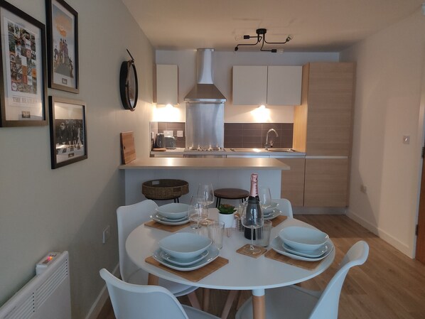 Apartment | Eigene Küche | Kühlschrank, Ofen, Herdplatte, Wasserkocher