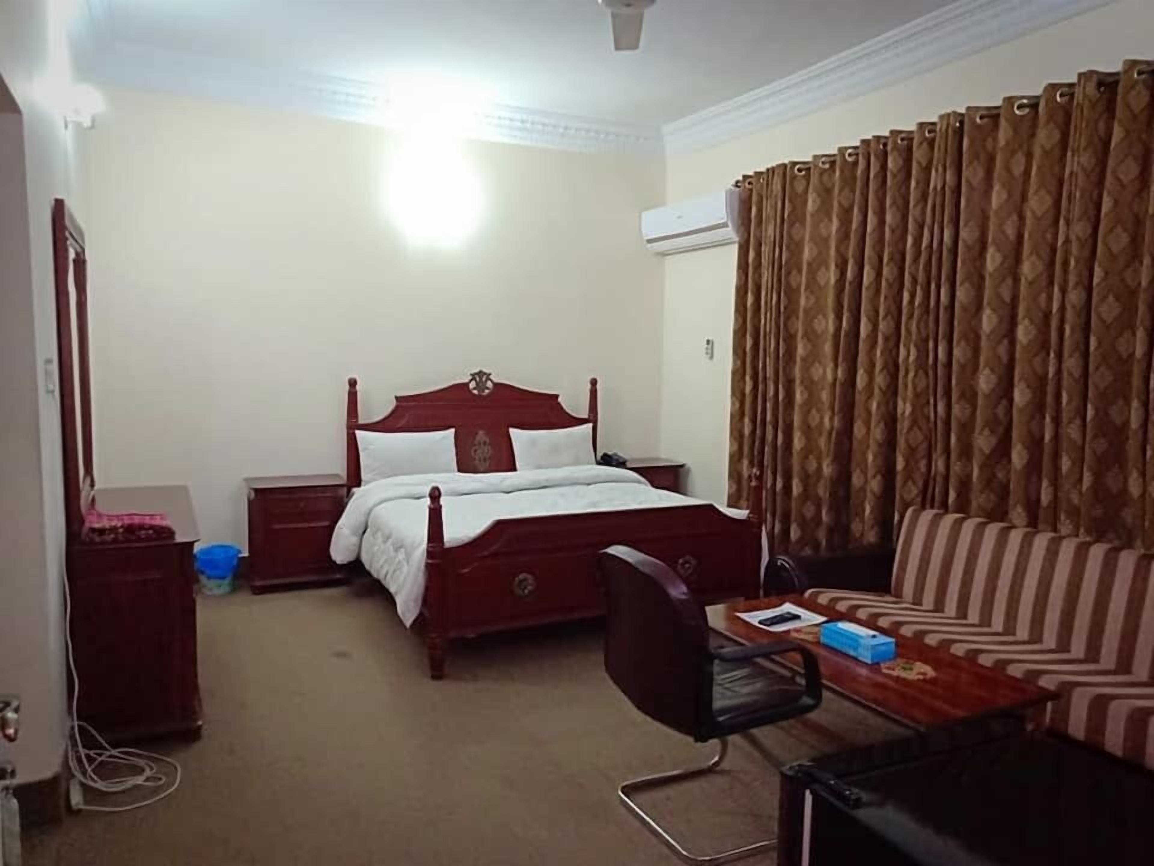 Standard Double Room | Free WiFi, bed sheets