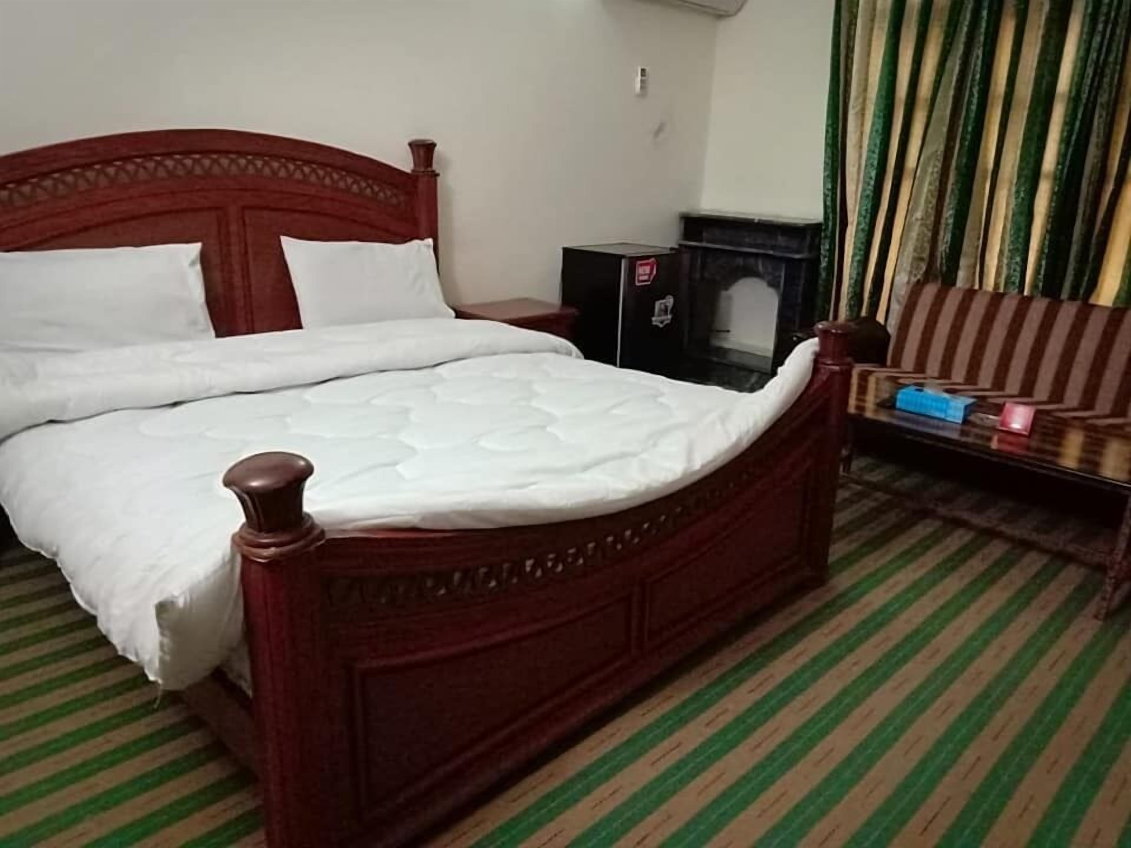 standard double room | free wifi, bed sheets